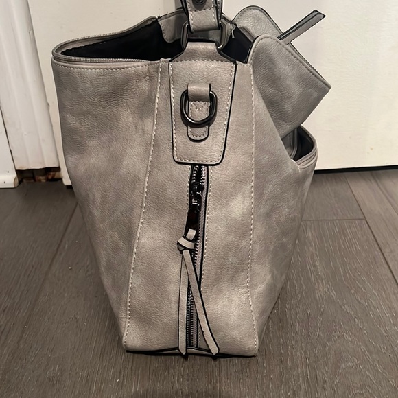 Silver, grey, slouch shoulder bag with 3 zipper compartments. - Picture 2 of 3